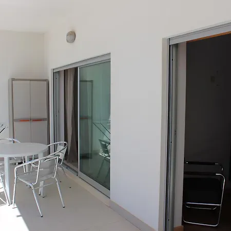 Modern 1 Bedrom Apartment